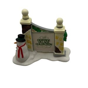 Department 56 "Village Sign with Snowman" #5572-7 Heritage Village Collection